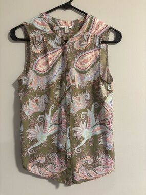 American Eagle Outfitters Sleeveless Button- down Top